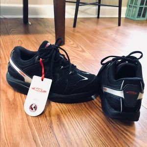 MBT Shoes Size 7 (BLACK)